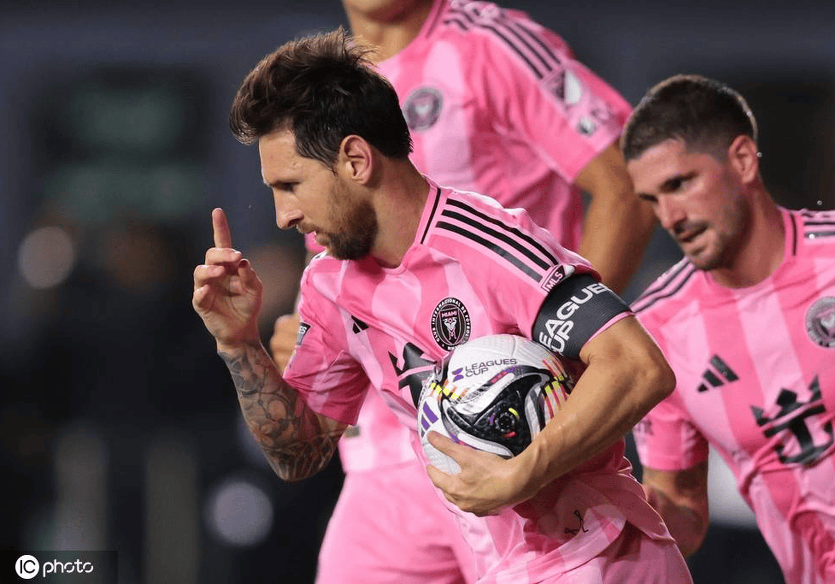 瑞典翻盘AC米兰，梅西惊艳世界