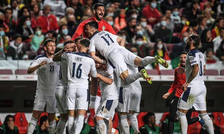 英格兰爆冷比利时，马尔基尼奥斯统治全场