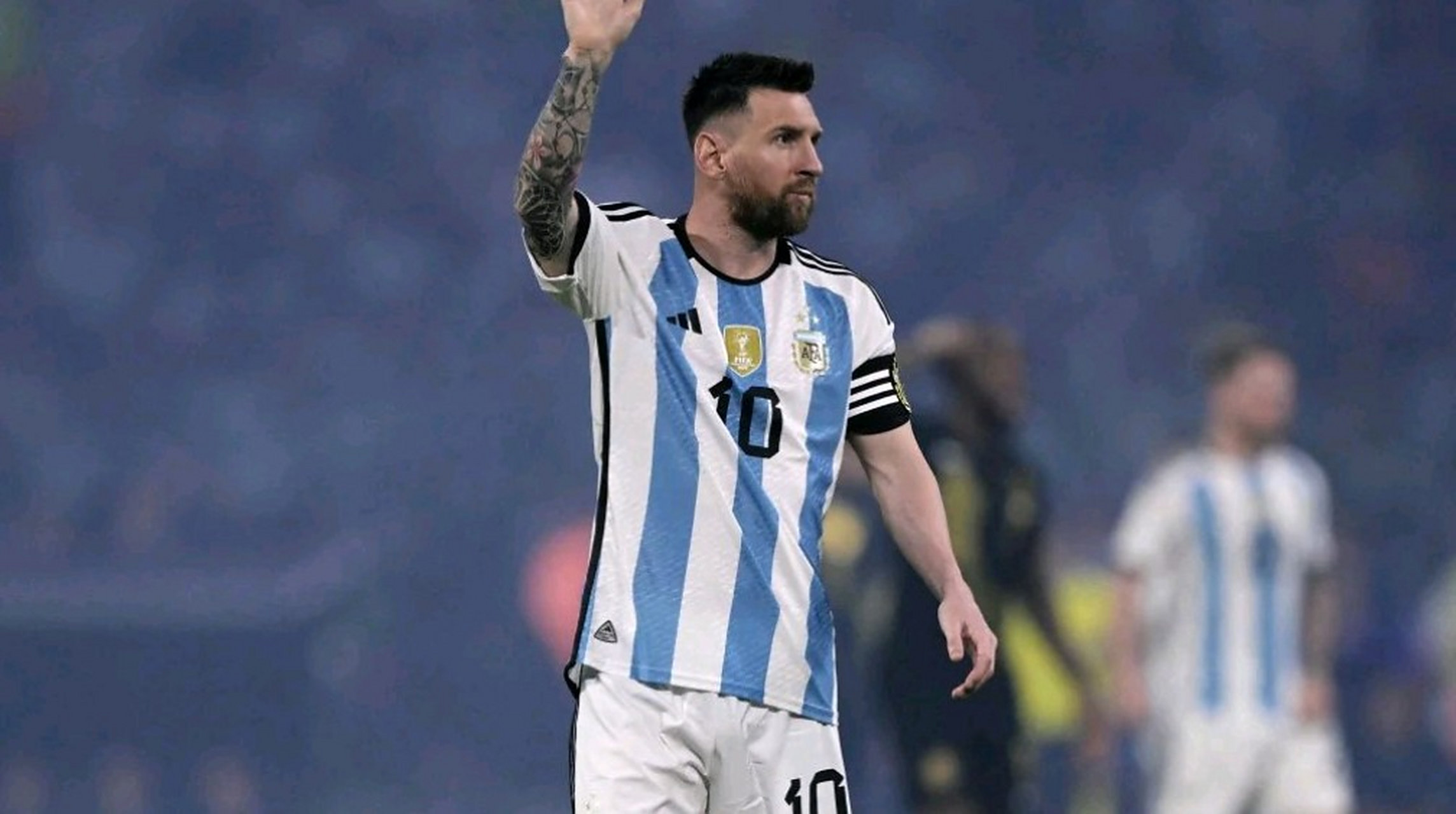 关于秘鲁鏖战墨西哥，梅西完成帽子戏法的信息