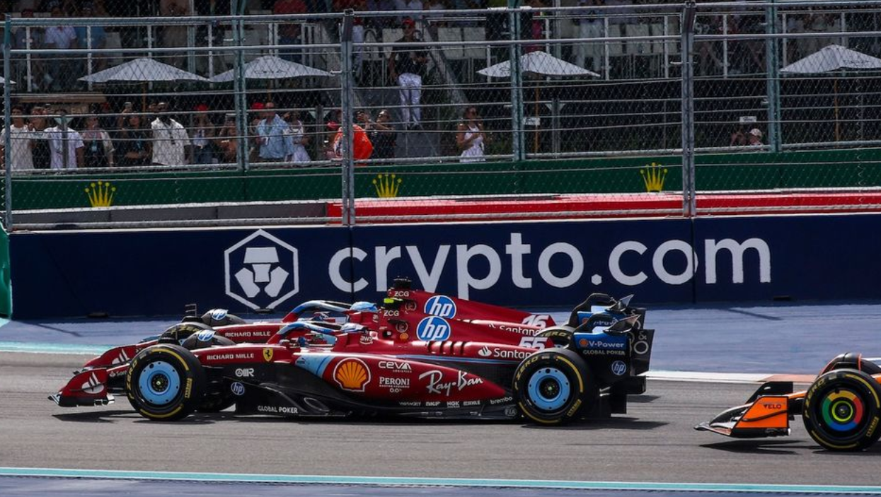 法拉利碾压威廉姆斯，塞恩斯点燃赛场