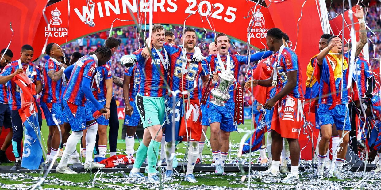 曼城客场2比0战胜水晶宫，稳固积分榜第一