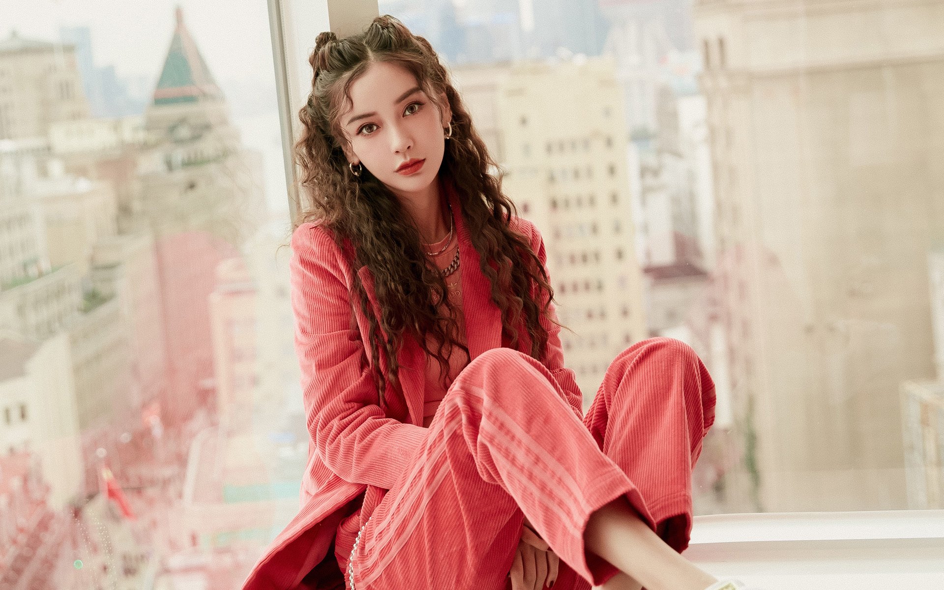 平行时空的诺坎普雨夜,当日本队2010年横扫巴萨,莱万如何统治全场