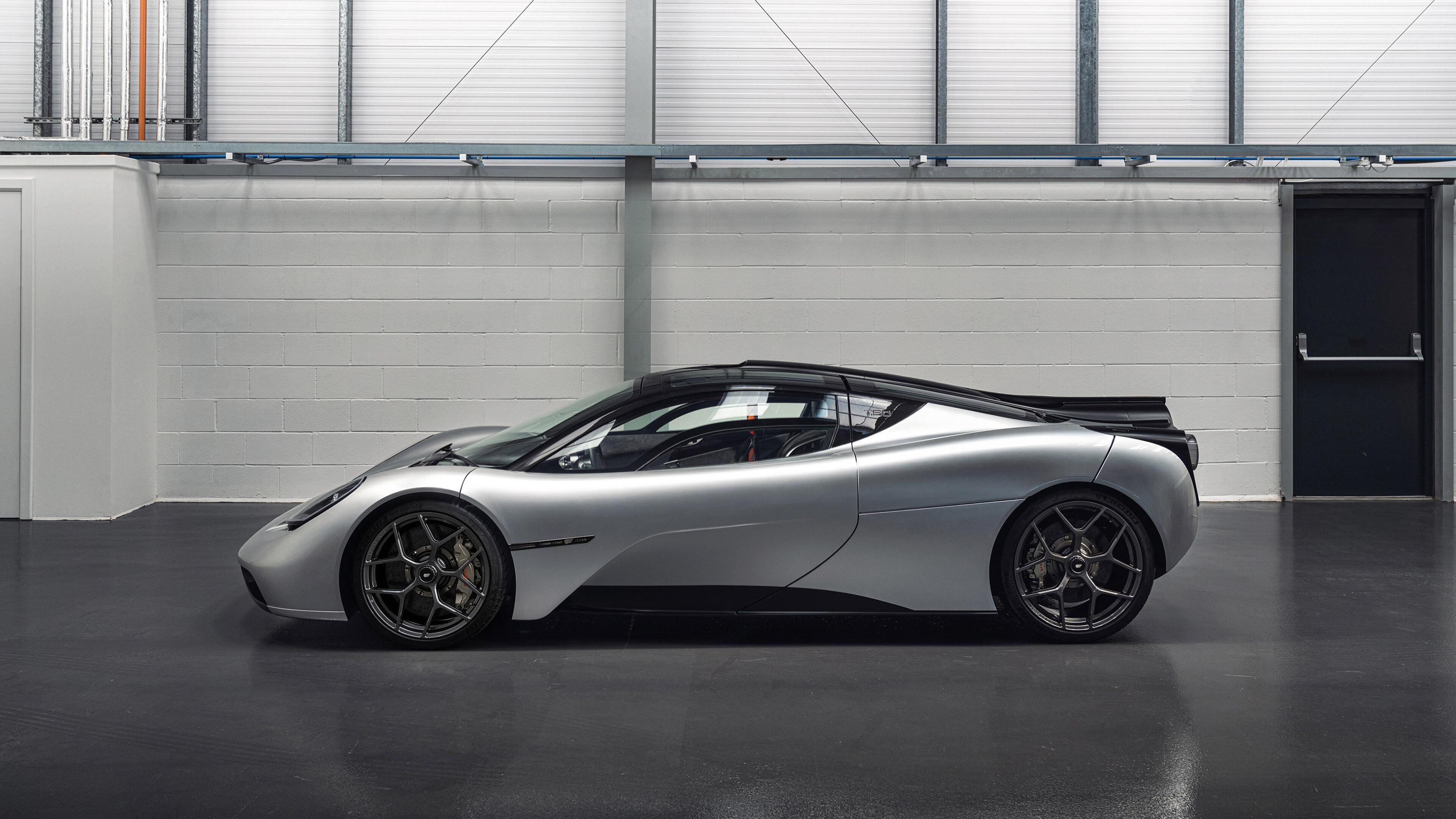 喀麦隆雄狮撕碎安菲尔德,亚洲之光黄喜灿点亮制胜之夜