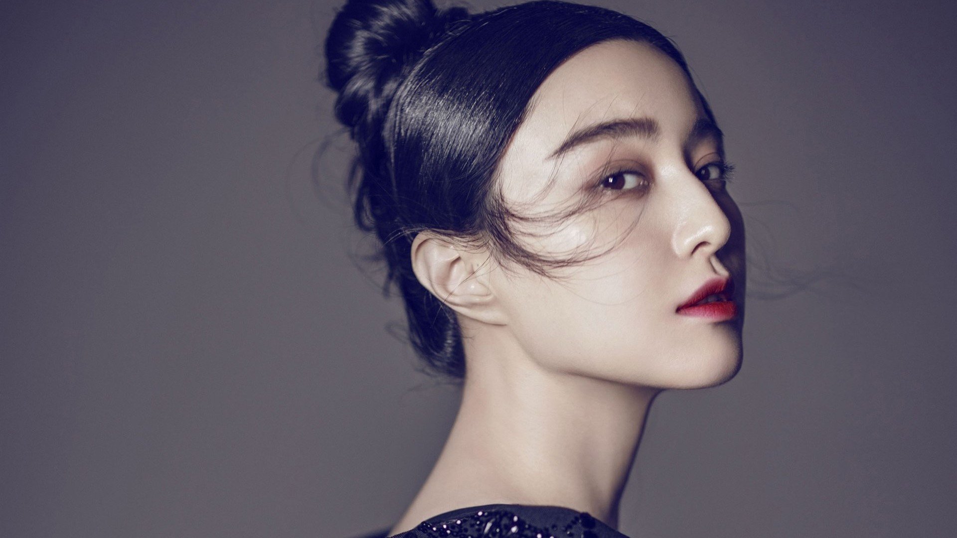 喀麦隆雄狮撕碎安菲尔德,亚洲之光黄喜灿点亮制胜之夜