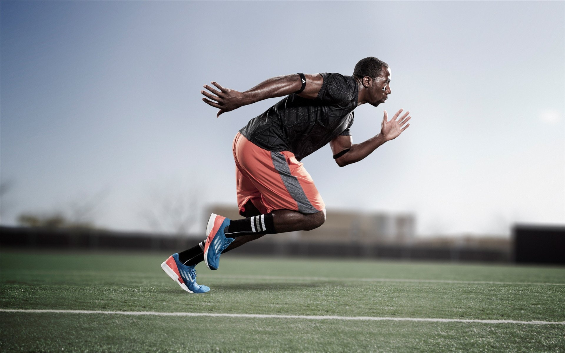 鹰魔对决沦为背景板，切特·霍姆格伦打出独角戏